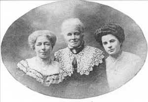 fifth-set7_8-three ladies.jpg (202982 bytes)