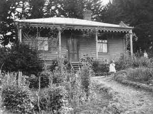 forth-set1_8-replacement-house cabin with two kids.jpg (458869 bytes)
